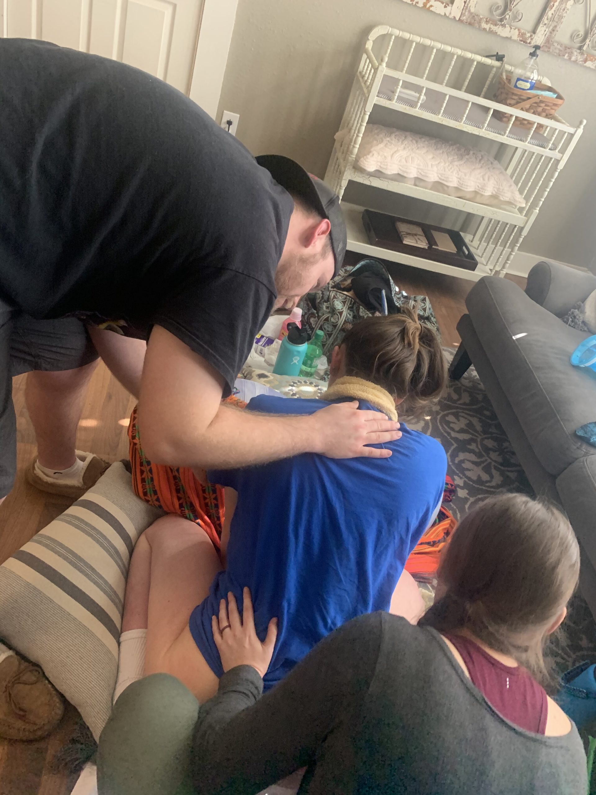 Doula Jessie supporting client and partner at Inanna Birth Center in Denton